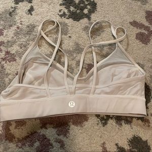 White lululemon sports bra